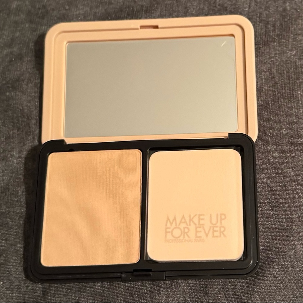 MAKEUP FOREVER HD SKIN MATTE VELVET
FOUNDATION Color 1N10 NEW!